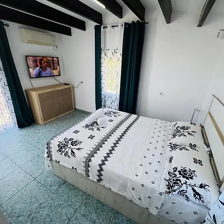 Privado Piscina A 5min De La Playa Y Centro Jacuzzi Barbacoa Wifi Aire *