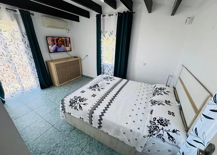 Privado Piscina A 5min De La Playa Y Centro Jacuzzi Barbacoa Wifi Aire *